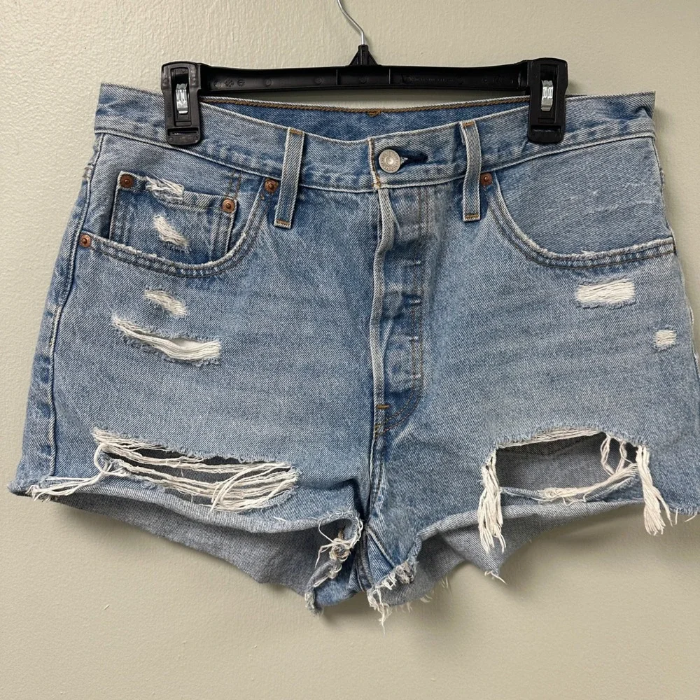 Levis 501‎ Original High Rise Distressed Denim Shorts Light Wash W31 56327-0269